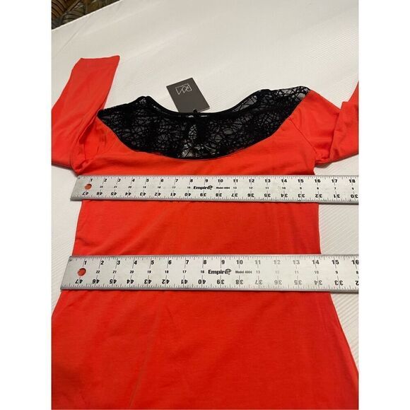 NWT Unique Vintage x Royal Monk Red Black Top Blouse Size Small New - Picture 6 of 11